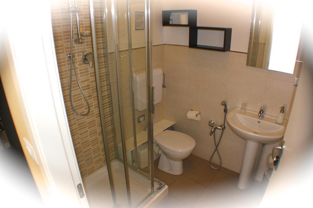 Domus Corso Umberto 18 B&B เปสการา ห้อง รูปภาพ