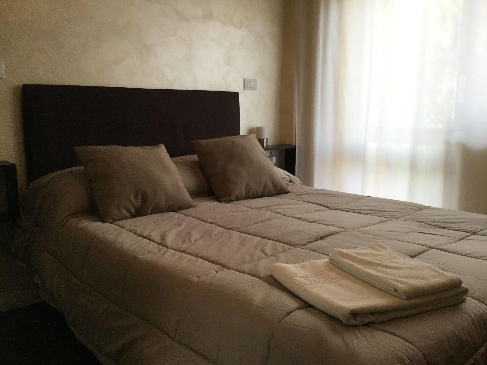 Domus Corso Umberto 18 B&B เปสการา ภายนอก รูปภาพ